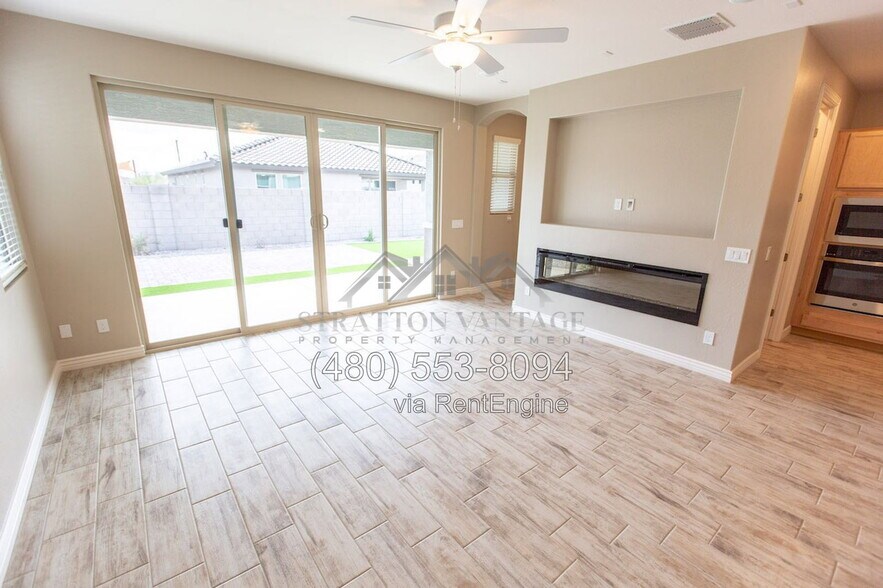 Building Photo - 15249 W Latham St