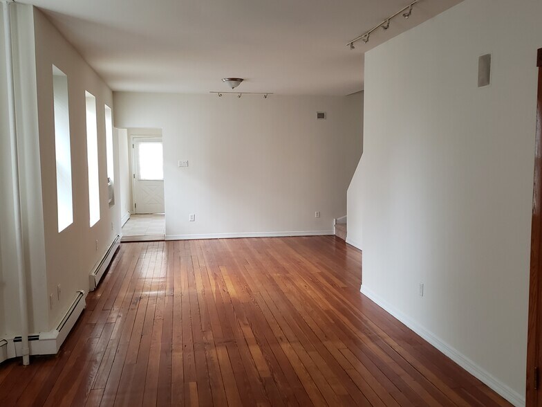 Building Photo - 208 N Penn St