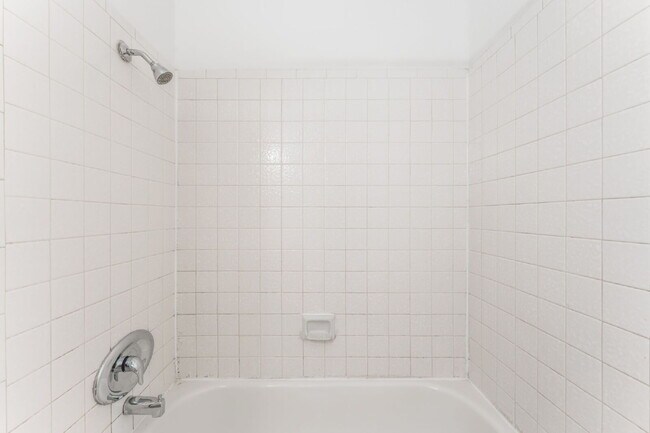 Building Photo - Downstairs unit B. One of a Kind Apartment with 2 bedrooms and 2 bathrooms with Laundry Room, Vie...