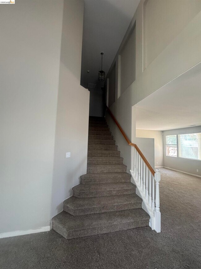Building Photo - 5575 Sunview Ct