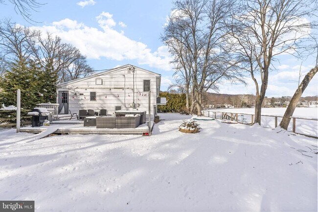 Building Photo - 191 Lakeshore Dr