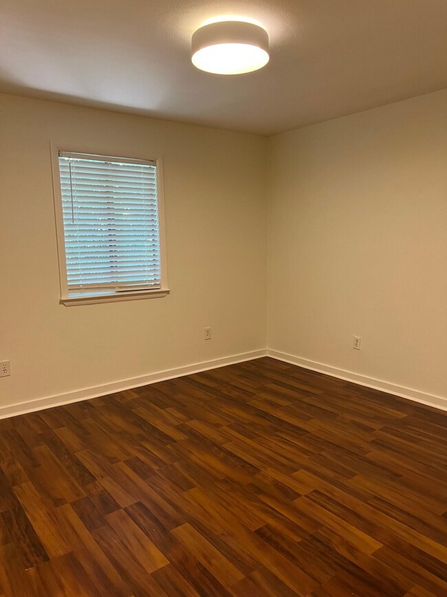 Building Photo - 35 Bay Breeze Dr