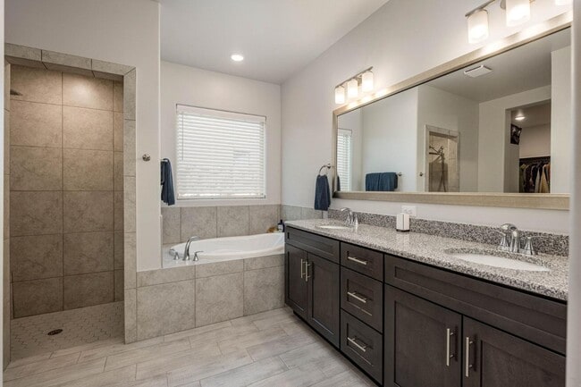 Building Photo - 3865 Jericho St