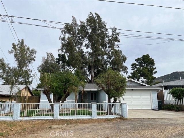 Building Photo - 32948 Lillian Rd