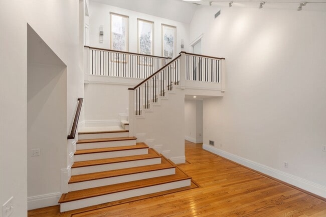 Building Photo - 423 Concord Rd