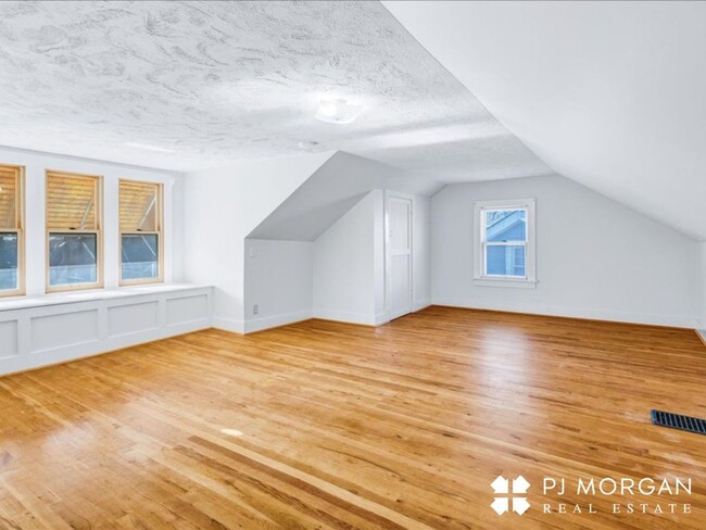 Building Photo - Charming Midtown Rental!