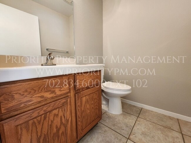 Building Photo - 2052 Waverly Cir