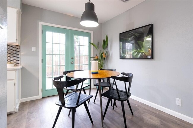 Building Photo - 102 Nicole Cove