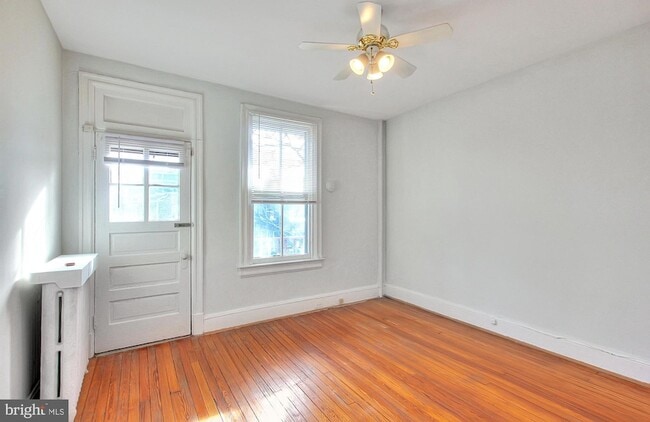 Building Photo - 1756 Park Rd NW