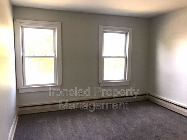 Building Photo - 12 Silver St