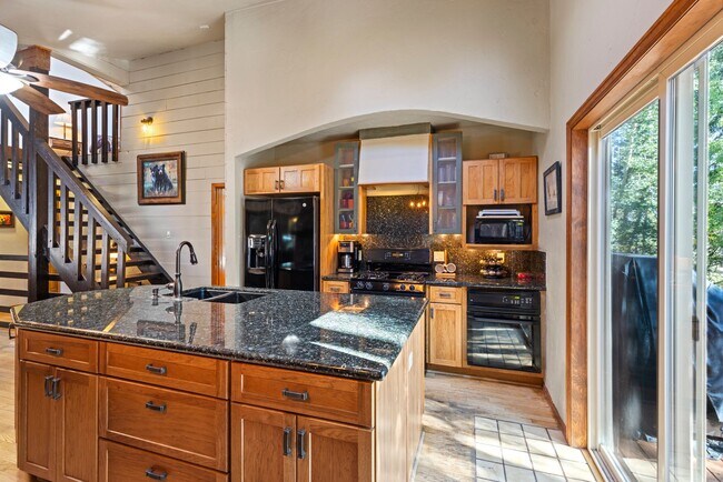 Building Photo - Garage! Pets negotiable! Multiple living spaces!  Available to see on 5/12!