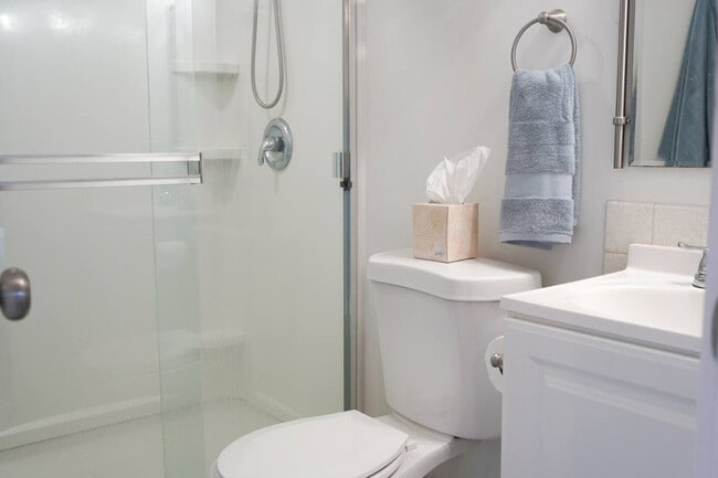 Building Photo - 1078 Cosmo Ave