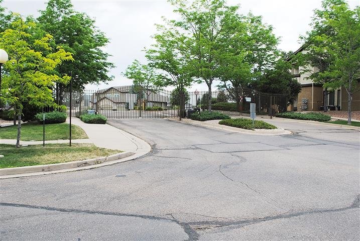 Building Photo - 3880 Riviera Grove