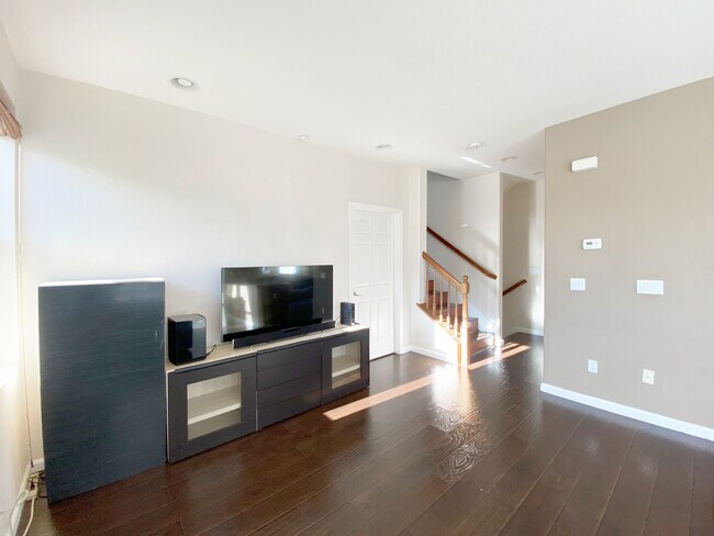 Building Photo - 2833 Alnwick Ave