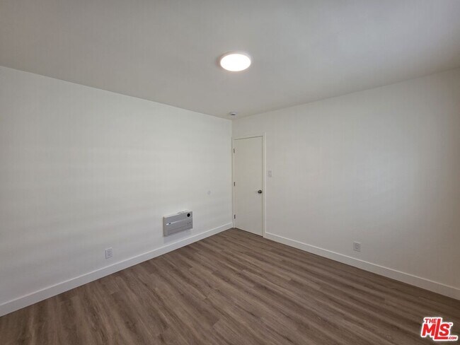 Building Photo - 2009 Carnegie Ln