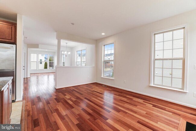 Building Photo - 42639 Chisholm Dr