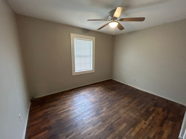 Building Photo - 220 Thomas St