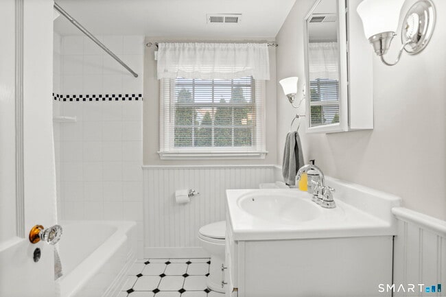 Building Photo - 23 Garden City Rd