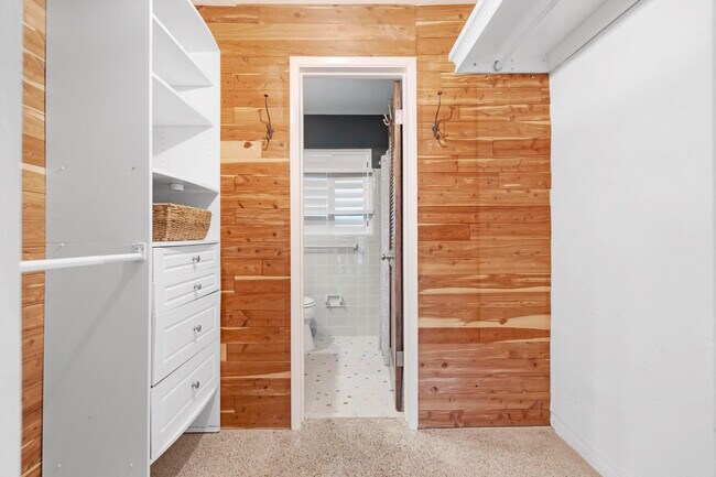 Building Photo - 2755 NE 28th Ave