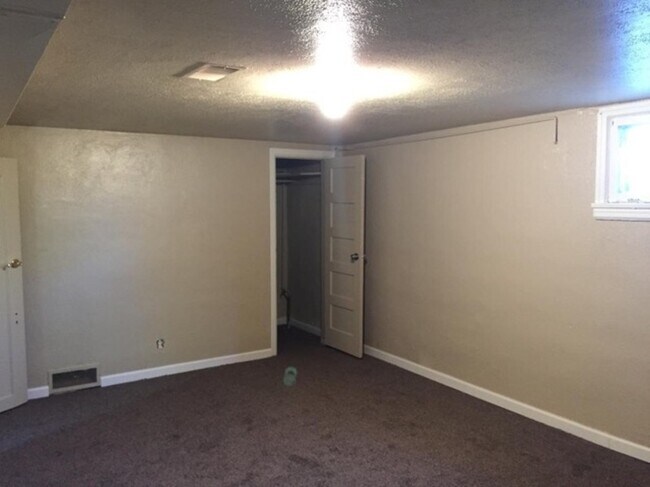 Building Photo - 1412 E 16th St