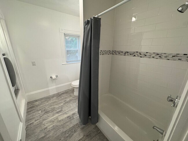 Building Photo - 1bed 2bath in Davis Square is available in 9/1