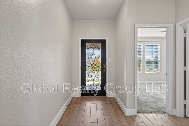 Building Photo - 402 Singing Brk