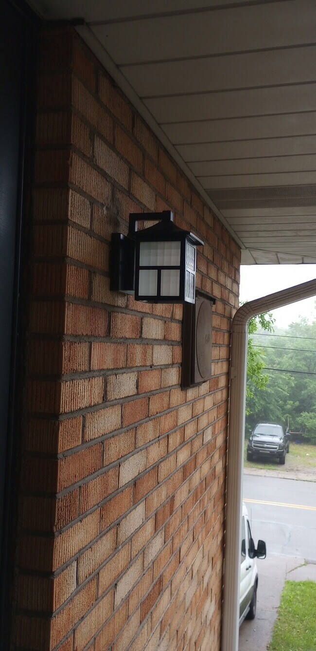 Building Photo - 1337 Jeffers St