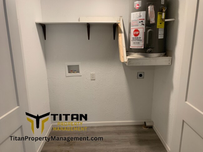 Building Photo - Studio Apartment with Great Location