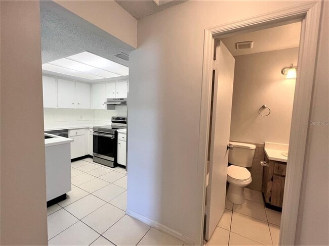 Building Photo - 3153 Bloomingdale Villas Ct