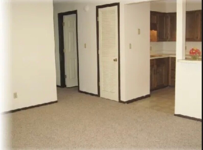 from doorway - 1100 W High St