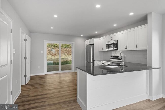 Building Photo - 153 Old Lincoln Hwy