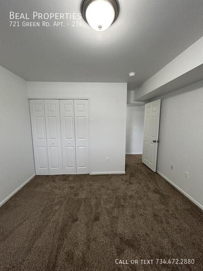 Building Photo - 721 Green Rd