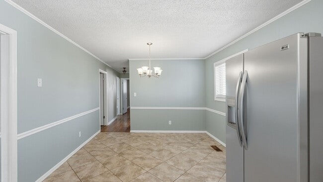 Building Photo - 3 Bedroom Cleveland home