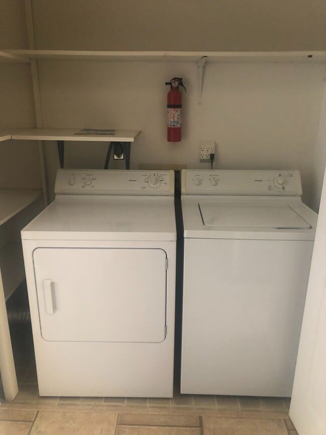 Building Photo - Beautiful Townhome 2Bed/ 1 Bath