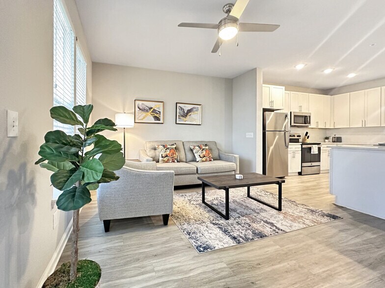 Building Photo - 1323 Sands Ter E