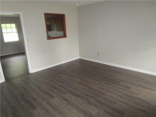 Building Photo - 204 Cantal Dr