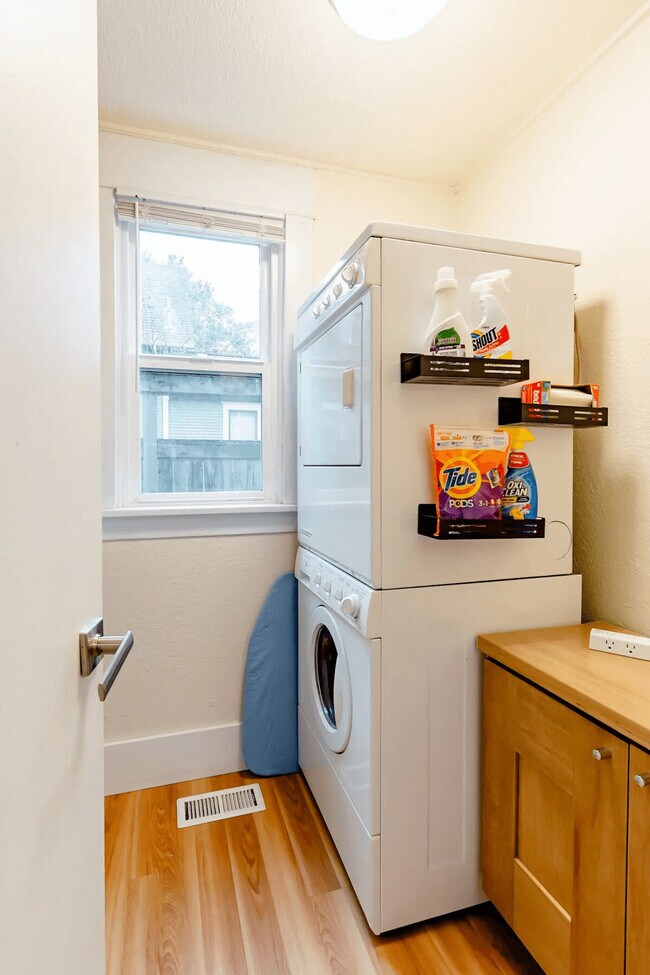 Building Photo - 756 N 76th St