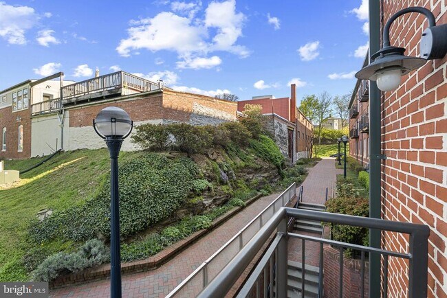 Building Photo - 35 E All Saints St