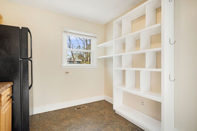 Building Photo - Sunny 2-Bedroom Home in Roosevelt Park | Fenced Yard + Basement