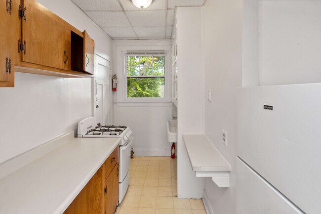 274 Senator, Unit 19 (5) - 274 Senator Place