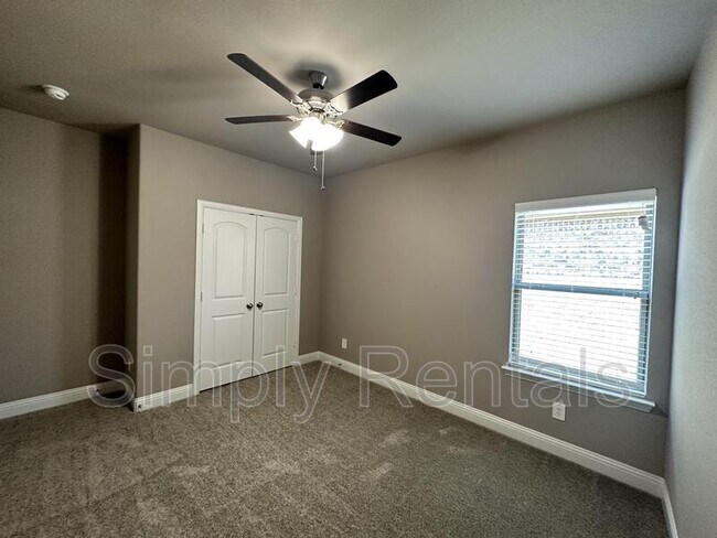 Building Photo - Ashwood Dr 7817