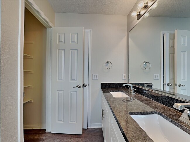 Building Photo - 19722 Twin Canyon Ct