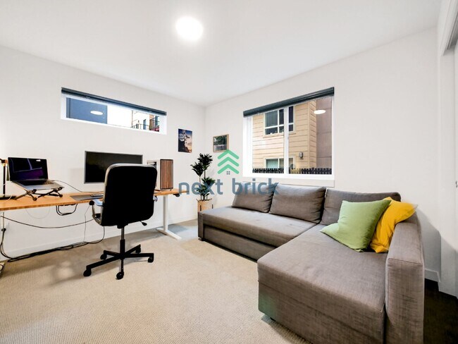 Building Photo - New Spacious 3 Bed 2.5 Bath Town home for Rent!