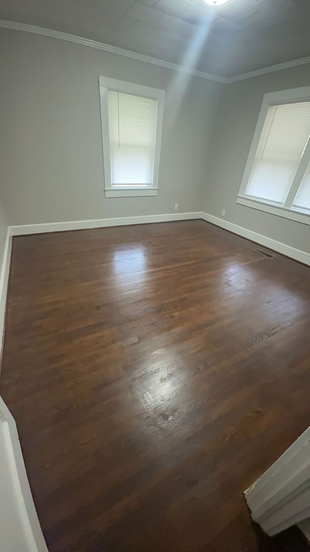 Building Photo - 505 E 5th St