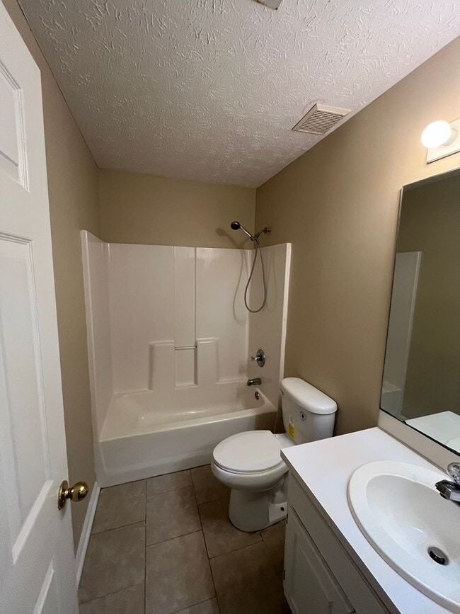 Building Photo - Home You’ll Love Coming Home To