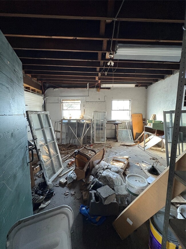 Building Photo - 171 Chapin St