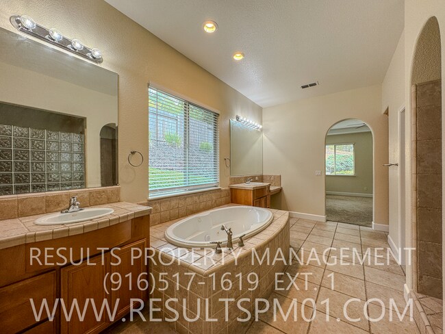 Building Photo - Luxury Whitney Oaks Retreat – Private Gated Community in Rocklin