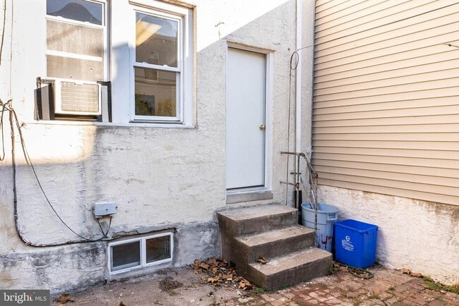 Building Photo - 2842 Cantrell St