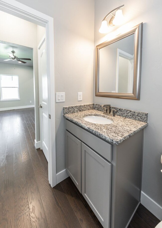 Building Photo - 3 Bedroom Contemporary Townhome off of Austin Bluffs