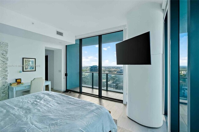 Building Photo - 480 NE 31st St